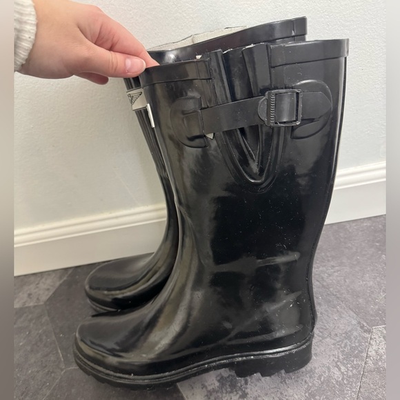 Forever Young Women's Mid-Calf Solid Color Rubber Rain Boots - Picture 5 of 11